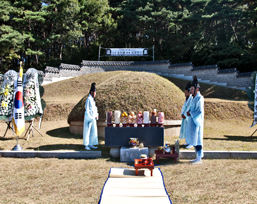 김좌진장군묘소